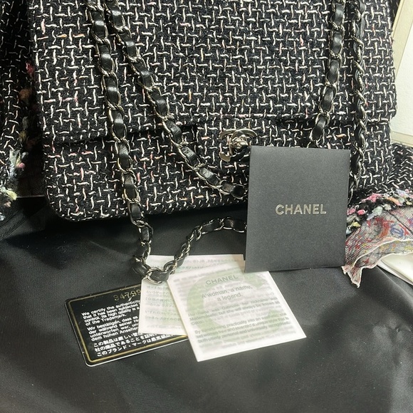 ULTIMATE CHANEL ‼️ Just Read!! Karl Lagerfield signed Chanel Flagship combo - Picture 3 of 13